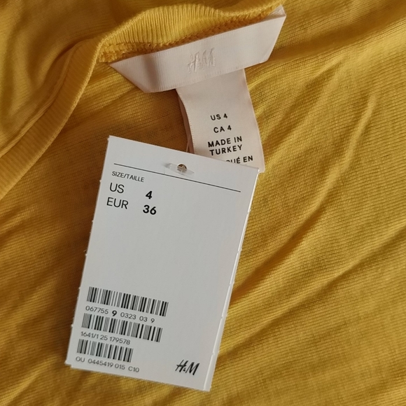 Open back tshirt - Picture 3 of 3